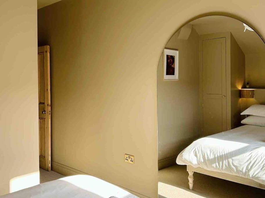 Luxury City Centre Townhouse - Sleeps 6 Chester Buitenkant foto