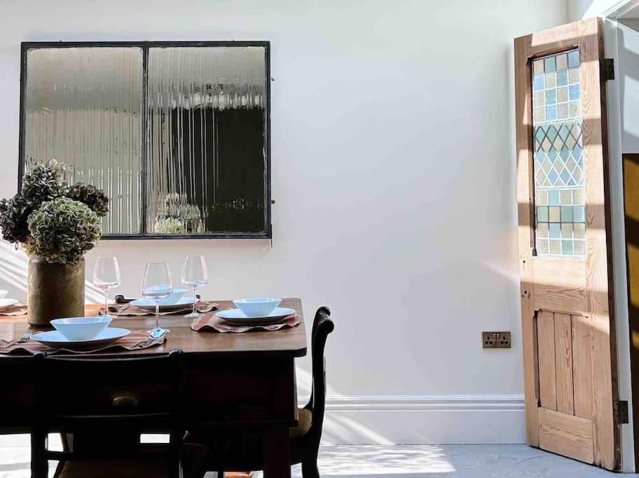 Luxury City Centre Townhouse - Sleeps 6 Chester Buitenkant foto