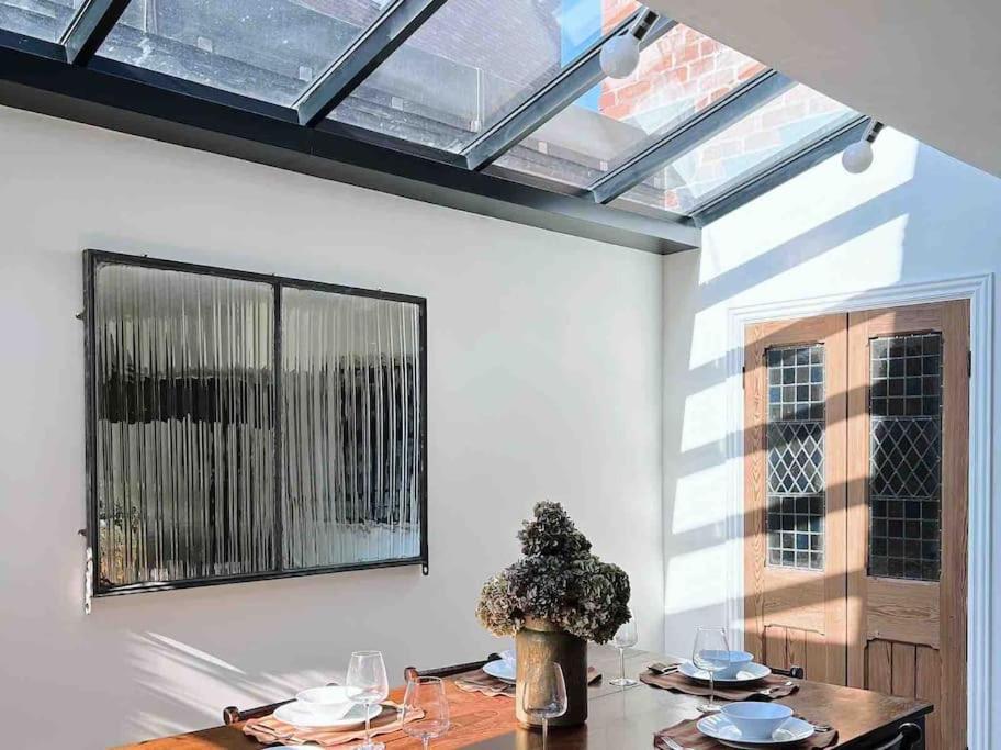 Luxury City Centre Townhouse - Sleeps 6 Chester Buitenkant foto