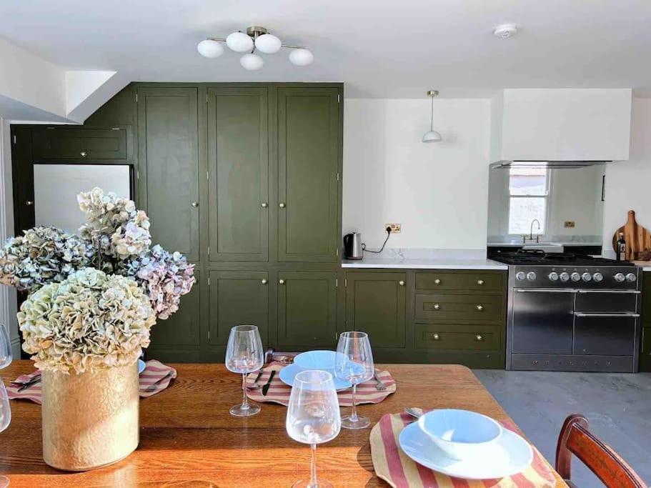 Luxury City Centre Townhouse - Sleeps 6 Chester Buitenkant foto