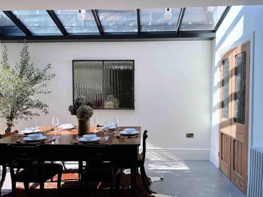 Luxury City Centre Townhouse - Sleeps 6 Chester Buitenkant foto