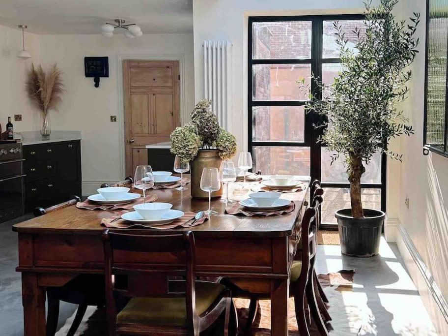 Luxury City Centre Townhouse - Sleeps 6 Chester Buitenkant foto